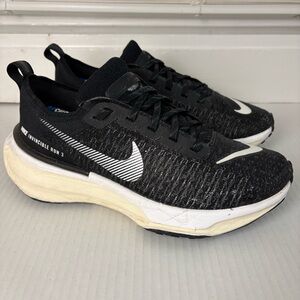 women’s nike invincible run 3 size 9 wide black and white
